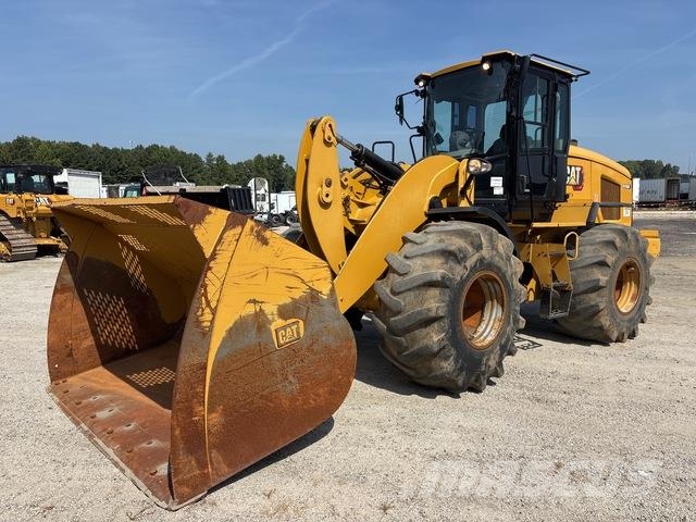 CAT 926M Pale gommate