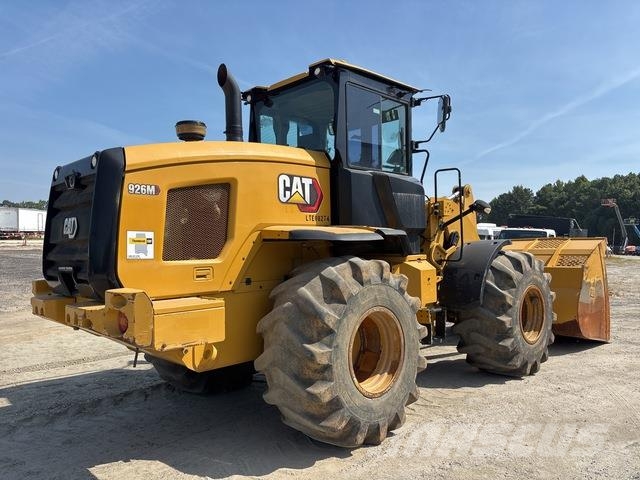 CAT 926M Pale gommate