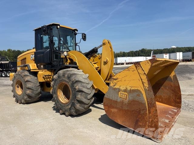 CAT 926M Pale gommate