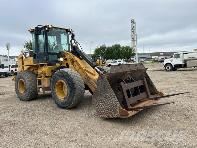 CAT 930H Gumikerekes homlokrakodók