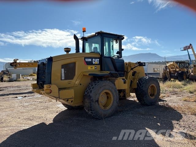 CAT 930M Gumikerekes homlokrakodók
