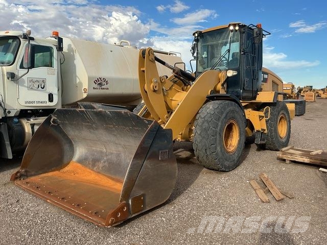 CAT 930M Kolesni nakladalci