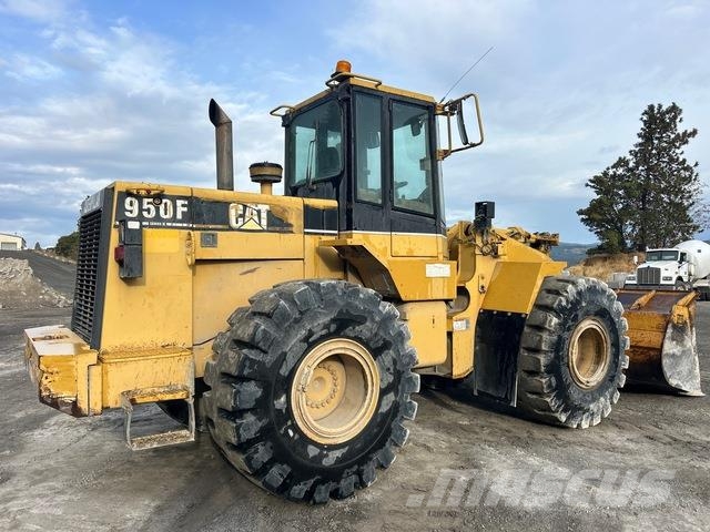 CAT 950F Gumikerekes homlokrakodók