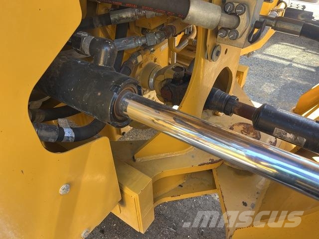 CAT 966M Wheel loaders