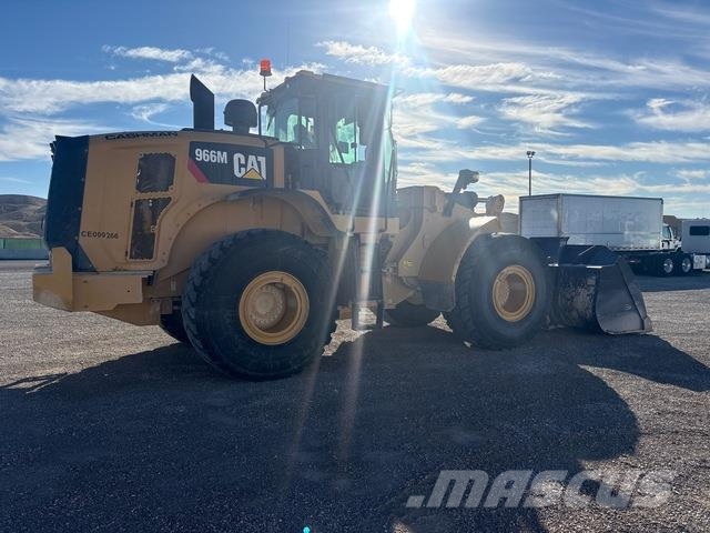 CAT 966M لوادر بعجل