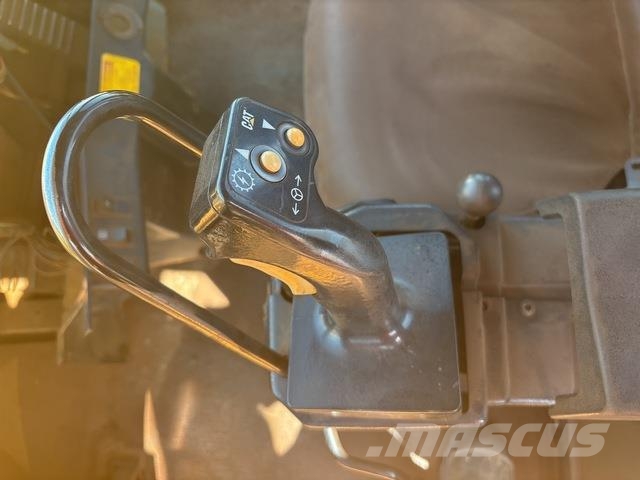 CAT 988H Pale gommate