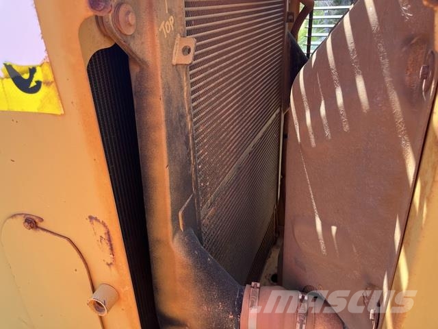 CAT 988H Pale gommate