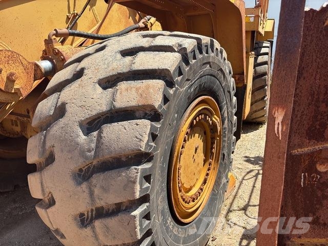 CAT 988H Pale gommate