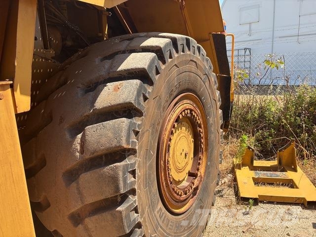 CAT 988H Pale gommate