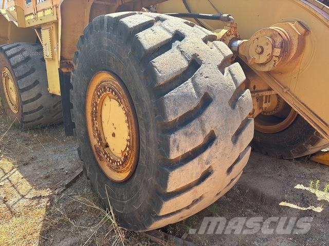 CAT 988H Pale gommate