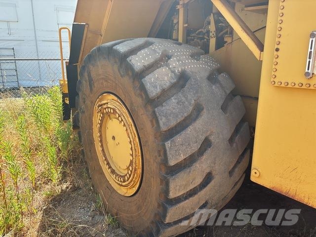 CAT 988H Pale gommate