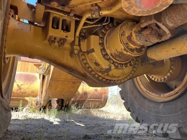 CAT 988H Pale gommate