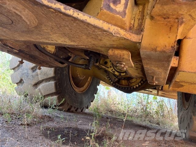 CAT 988H Pale gommate