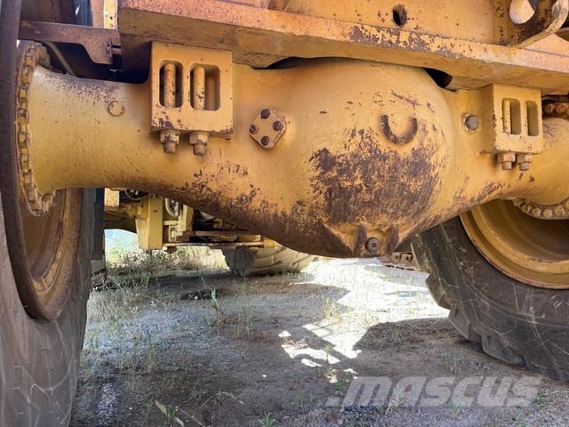 CAT 988H Pale gommate
