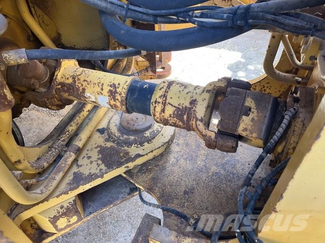 CAT 988H Pale gommate