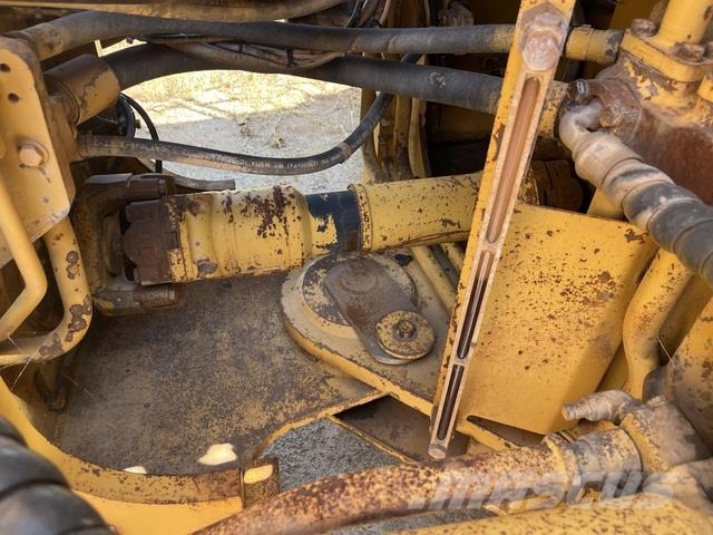 CAT 988H Pale gommate