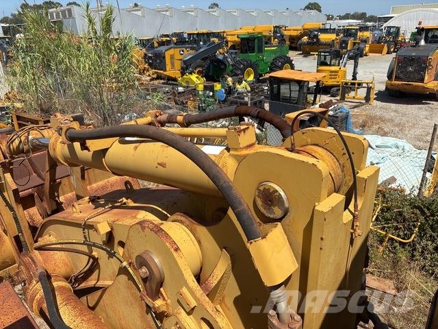 CAT 988H Pale gommate