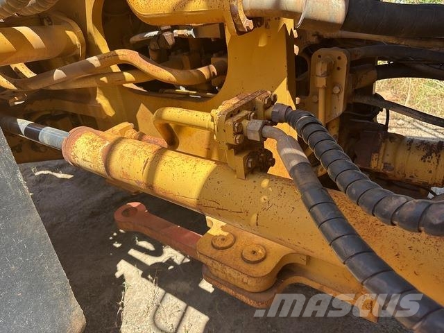 CAT 988H Pale gommate