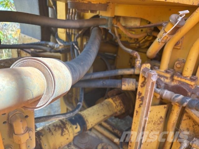 CAT 988H Pale gommate