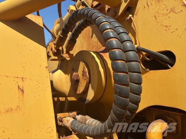 CAT 988H Pale gommate