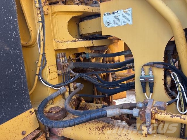 CAT 988H Pale gommate