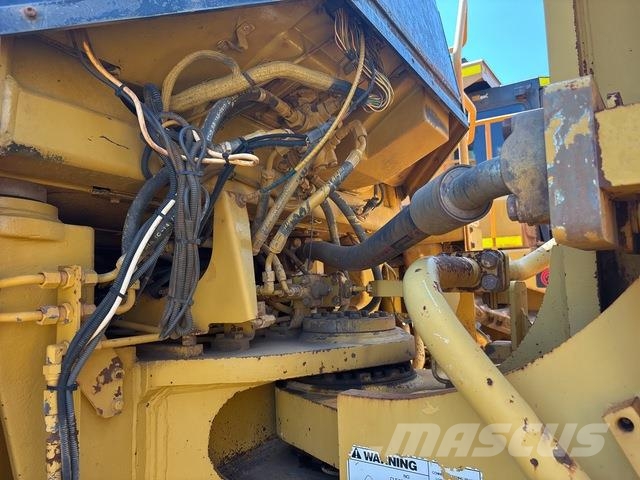 CAT 988H Pale gommate