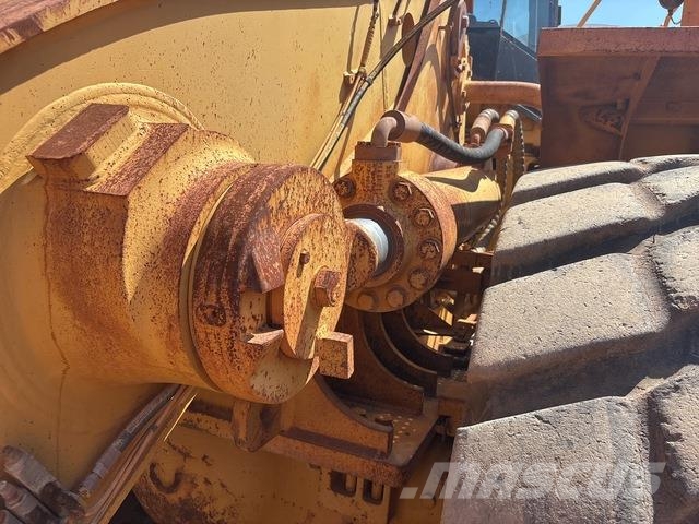CAT 988H Pale gommate