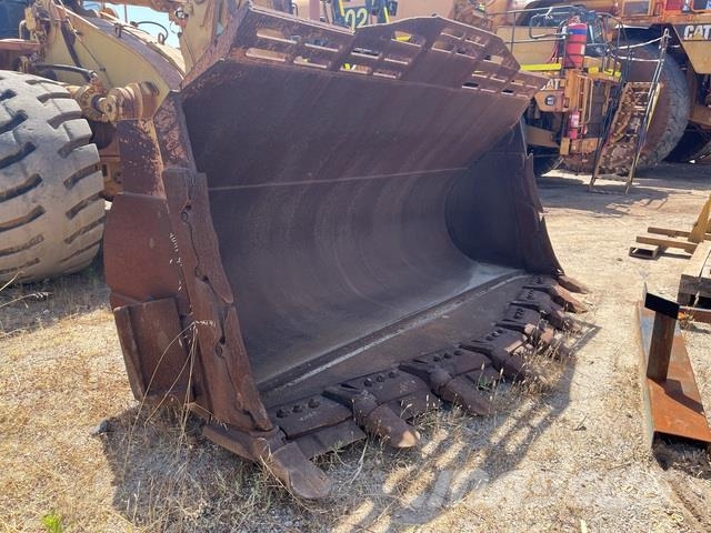 CAT 988H Pale gommate