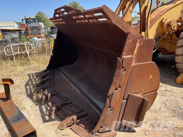 CAT 988H Pale gommate
