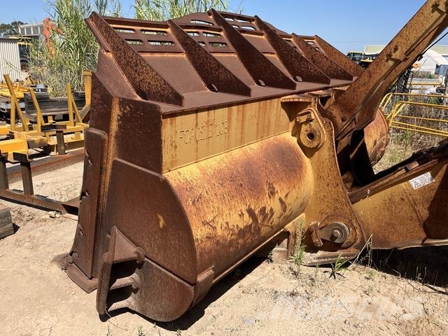 CAT 988H Pale gommate