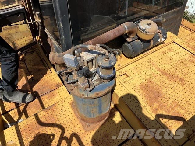 CAT 988H Pale gommate