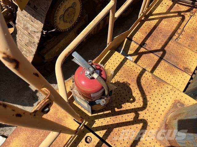 CAT 988H Pale gommate