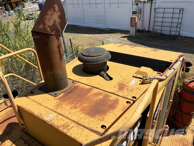 CAT 988H Pale gommate
