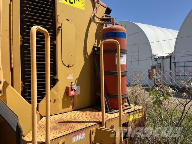 CAT 988H Pale gommate