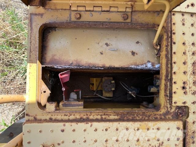 CAT 988H Pale gommate