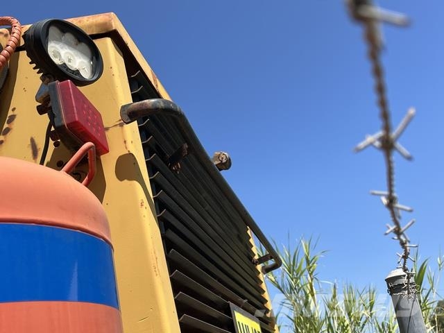 CAT 988H Pale gommate