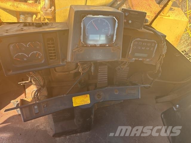 CAT 988H Pale gommate