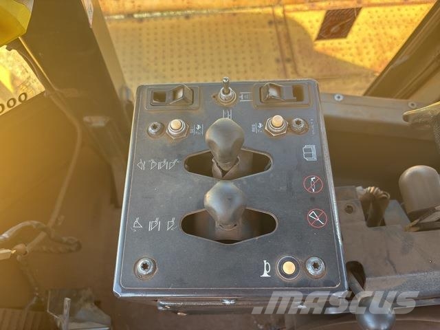CAT 988H Pale gommate
