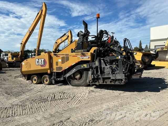 CAT AP-1000F Finišéry