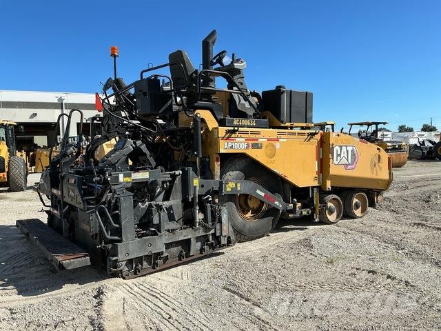 CAT AP-1000F Finišéry