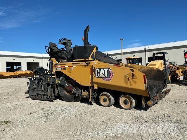 CAT AP-1000F Finišéry