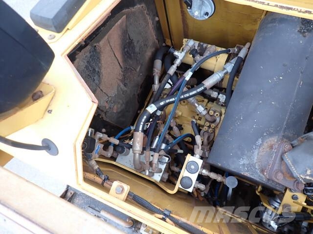 CAT AP-300F Asfaltafwerkmachines