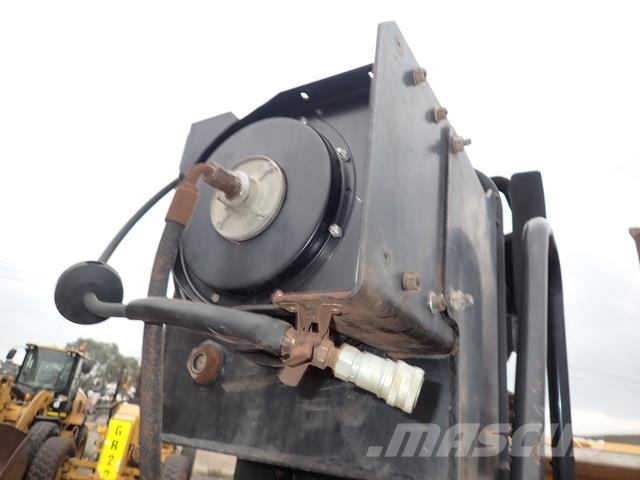 CAT AP-300F Asfaltafwerkmachines