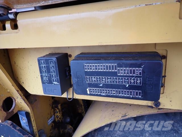 CAT AP-300F Asfaltafwerkmachines