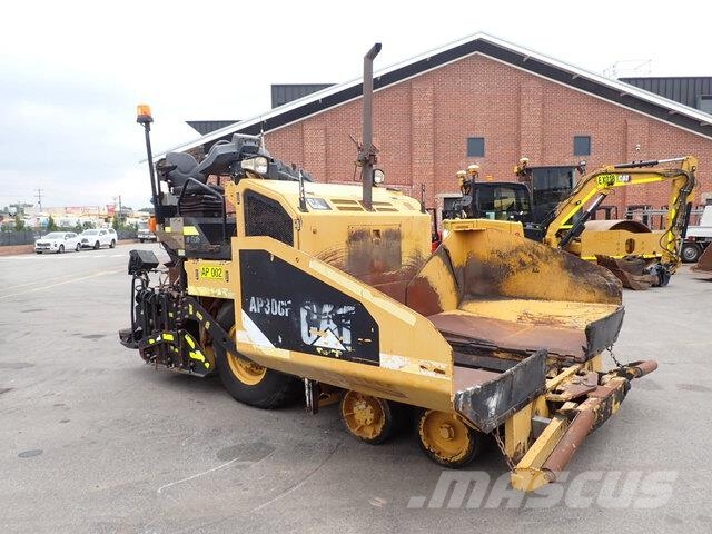 CAT AP-300F Asfaltafwerkmachines