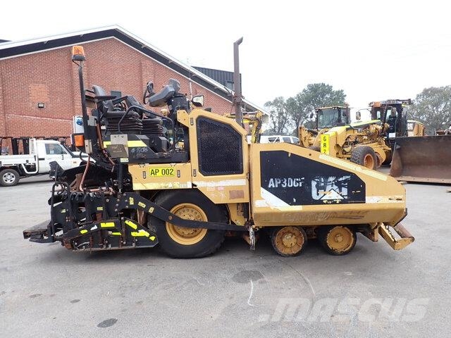 CAT AP-300F Asfaltafwerkmachines