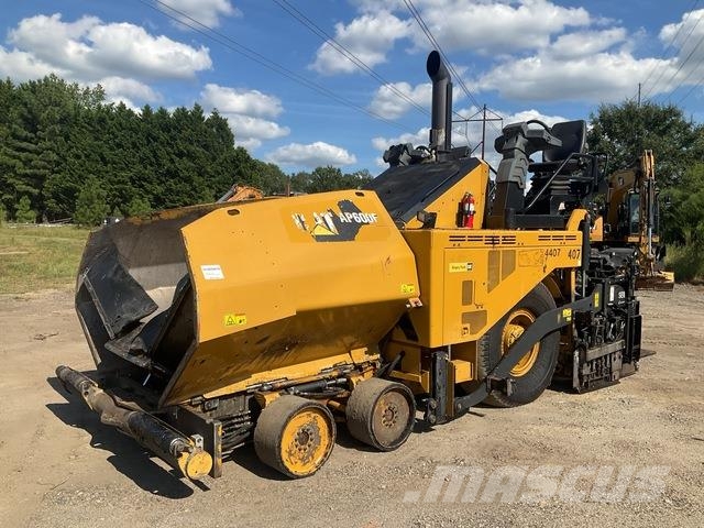 CAT AP600F Asfalta klājēji