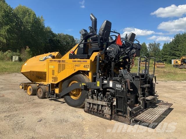 CAT AP600F Машини за асфалт