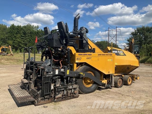 CAT AP600F Машини за асфалт