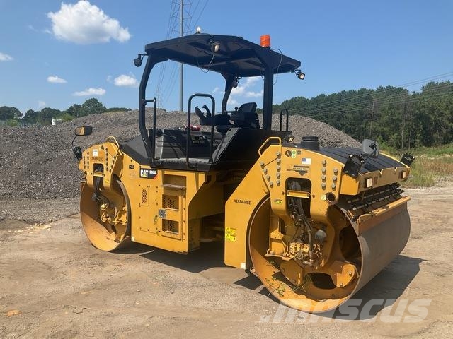 CAT CB64B Divvalču grunts veltņi